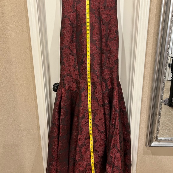 Prom Dress- Mermaid Style- Red Rose pattern. Size 12 - Picture 10 of 14